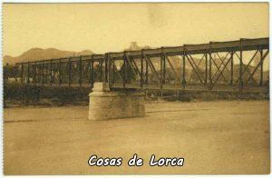 El puente sobre el Ramblar, lecho del Guadalentín. El puente fue proyectado por el ingeniero Neil Kennedy y construido en 1891