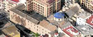 gran plaza junto a la Iglesia del Carmen