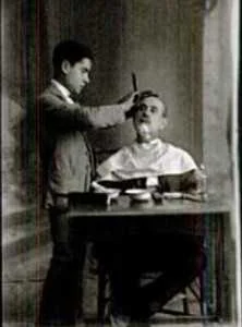 PEDRO MENCHON AFEITANDOSE 1922