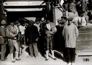 TOREROS EN PLAZA DE TOROS 1925
