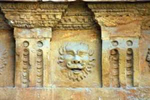 DETALLE DE LA FACHADA
