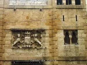 ESCUDO EN LA FACHADA