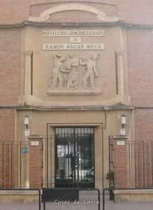 FACHADA ANTIGUO IES RAMON ARCAS MECA
