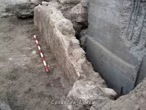 EXCAVACION CIMIENTOS CON RESTOS