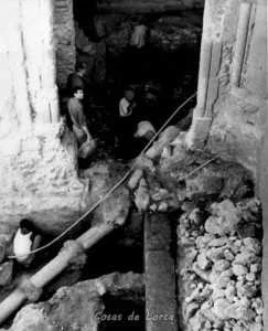 Porche de San Antonio tomada en octubre de 1966 durante la excavación arqueológica