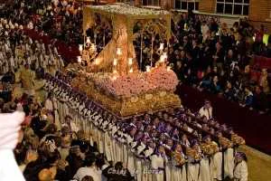 VIRGEN AMARGURA TRONO EN PROCESION