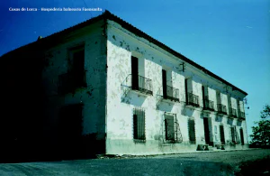 BAÑOS DE FUENSANTA EN LORCA . ASPECTO RECIENTE DE LA ANTIGUA “HOSPEDERÍA” EN LO ALTO DEL CERRO Y A ESCASA DISTANCIA DE LOS BAÑOS (AÑO 2006). 