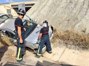 RESCATADO CONDUCTOR EN ACCIDENTE ROTONDA CTRA CARAVACA RM-711