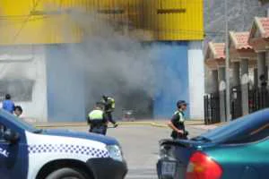 EXTERIOR DE LA NAVE ARDIENDO