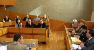El Salón de Plenos se remodela para acoger a los cuatro grupos municipales