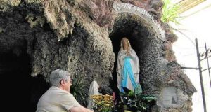 Reabren la réplica de la gruta de Lourdes