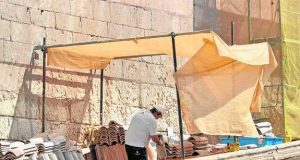 Los albañiles de la Colegiata, bajo toldos y varias noticias