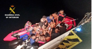 Interceptan una patera frente a la costa de Aguilas con 13 inmigrantes