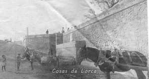 El lavadero municipal, la Fuente del Oro y la extinta lonja municipal.