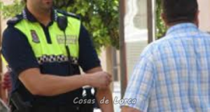 La Policía Local de Lorca interviene tres vehículos y detiene a tres personas por haber falsificado varios documentos públicos.