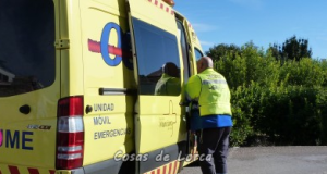 Un accidente de tráfico en la carretera a la Parroquia provoca dos heridos y otro herido joven al caer de un quad en Aviles