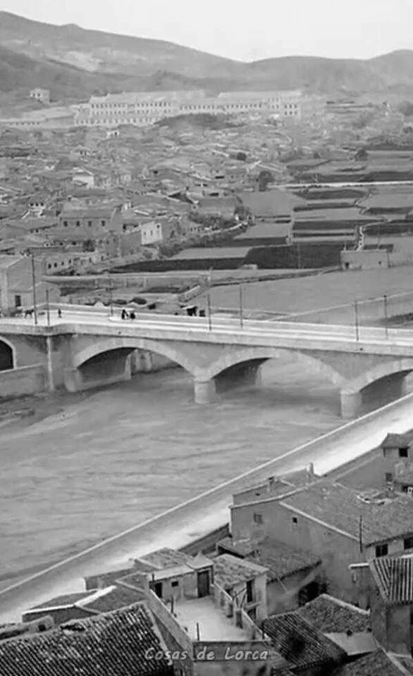 RIO GUADALENTIN CON AGUA AL FONDO CUARTEL