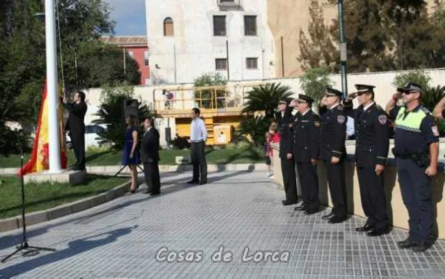 IZADO DE BANDERA PLAZA DE COLON