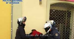 En busca y captura dos hombres que atracaron un bar de Alameda Cervantes en Lorca y dispararon al propietario