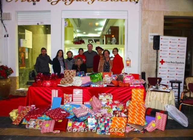 CAMPAÑA SOLIDARIA RECOGIDA REGALOS PARA NIÑOS DE LORCA