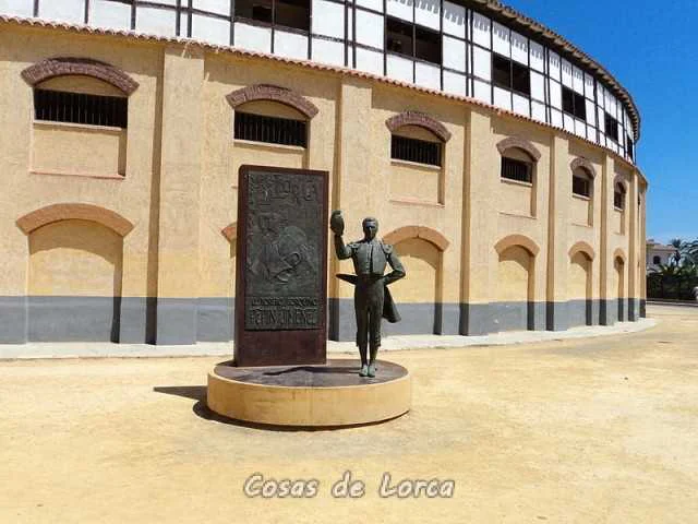 MONUMENTO A PEPIN JIMENEZ PLAZA TOROS LORCA