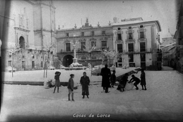 PLAZA DE ESPAÑA CON NIEVE