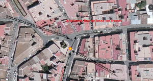 Un Bus de Lorca sin frenos causa un accidente en la bajada del puente del barrio