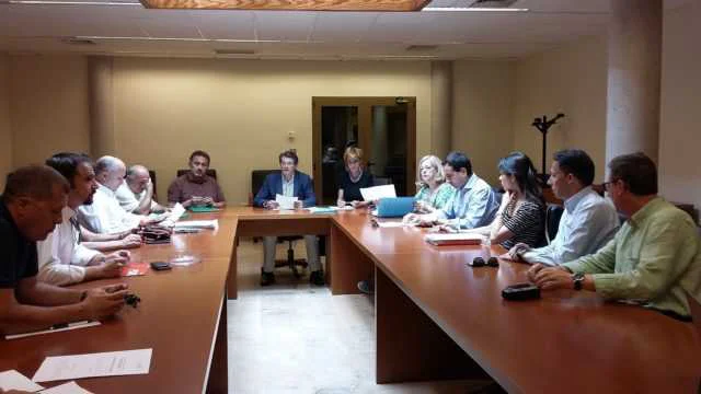 La Comisión Especial para la Conciliación de Granjas de Porcino y Viviendas en la Huerta inicia su actividad recogiendo las propuestas de los grupos políticos municipales
