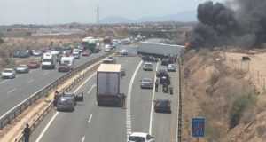 Dos camiones implicados en un grave accidente con heridos graves en la autovia A7