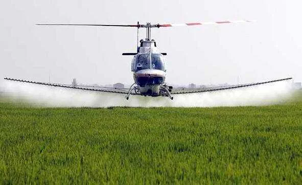 HELICOPTERO FUMIGA MOSQUITO TIGRE