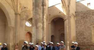 Los andamios cubren ya la torre de la Iglesia de Santa María para la rehabilitación integral del templo