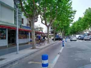 En Salou da gusto pasear por sus calles y plazas, todas con grandes árboles, carril bici, limpias y con aparcamientos gratuitos en la mayoría. Un ejemplo para copiar y pegar en Lorca.