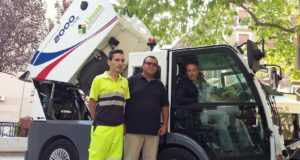 Al menos cincuenta profesionales limpiarán a diario las calles y plazas de Lorca durante la Feria y Fiestas, dentro de un operativo que este año incorpora 2 nuevas barredoras