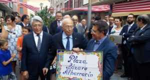 Inauguran la plaza de Lázaro Albarracín en honor del lorquino directivo del Atlético de Madrid