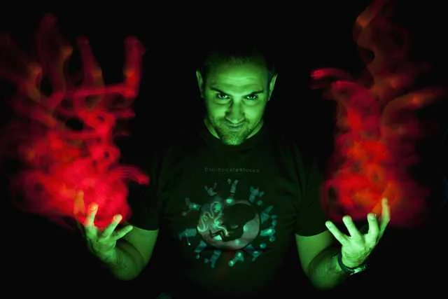 PEDRO JAVIER ALCAZAR EL NIÑO DE LAS LUCES FOTOGRAFIA NOCTURNA