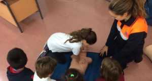 La Concejalía de Emergencias ofrece a más de 500 alumnos de 6 colegios y escuelas deportivas del municipio charlas sobre primeros auxilios y reanimación cardiopulmonar básica.
