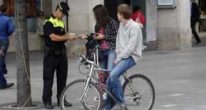 La Policía Local de Murcia impone las primeras multas a los ciclistas por circular bebidos.