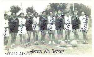 Encarna Hernández on Twitter: "Mujeres deportistas en 1937 #laniñadelgancho #baloncesto #basquet #pioneras