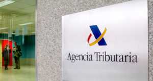 Hacienda prorroga las bonificaciones fiscales a autónomos y pymes afectados por los terremotos.