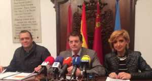 Agentes de Policía Local, efectivos de Emergencias y voluntarios de Protección Civil atienden en Lorca más de 300 llamadas por la lluvia durante este fin de semana.