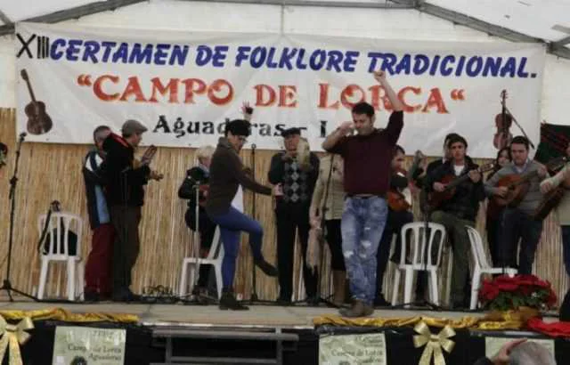 Aguaderas no se rinde a la lluvia y celebra su certamen folclórico