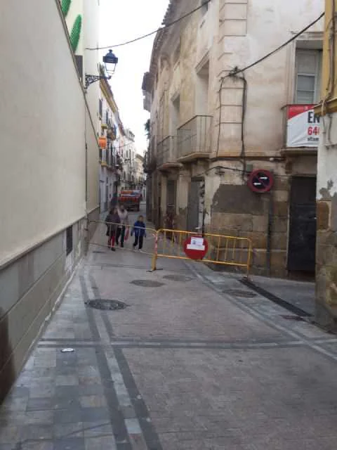 derrumbe parcial del interior de una antigua casa solariega en la Calle Cava