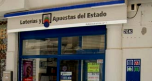 Decenas de lorquinos premiados con un pellizco de la loteria.