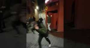 La policia detiene a seis bestias que agredieron en Murcia a una joven indefensa por llevar una pulsera con la bandera española.