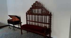El Palacio de Guevara recupera parte de su mobiliario original gracias al trabajo de restauración realizado por los alumnos del taller municipal de Empleo.
