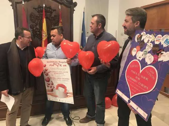 Los lorquinos podrán ganar noches de hotel, sesiones de spa y dos vales de 150 y de 2.000 euros al realizar sus compras para San Valentín en los pequeños comercios de la ciudad