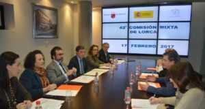 La Comisión Mixta refuerza su compromiso con las familias afectadas por los terremotos y amplía las ayudas del alquiler y reparación de enseres .