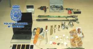 Cuatro detenidos por la policia nacional en una operación anti droga en las cercanías del castillo.