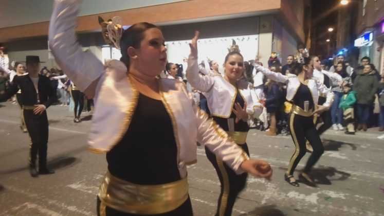 El desfile de carnaval lorquino llenó de música y color el centro de Lorca. 135