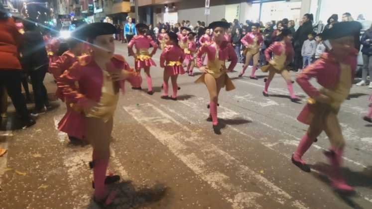 El desfile de carnaval lorquino llenó de música y color el centro de Lorca. 141